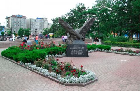 памятник нефтегорск2.jpg памятник нефтегорск2.jpg