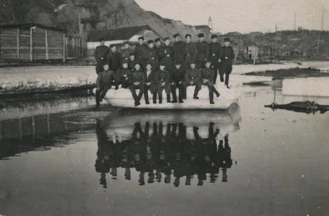 Архив семьи Левченко-Лутовининых. После отлива. Март. Неизвестный автор.jpg