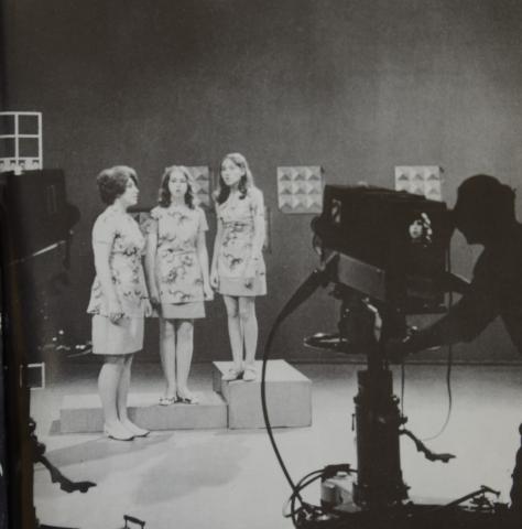 В ЮЖНО-САХАЛИНСКОЙ СТУДИИ ТЕЛЕВИДЕНИЯ.ФОТО Н.ЧЕРНЫШ.JPG