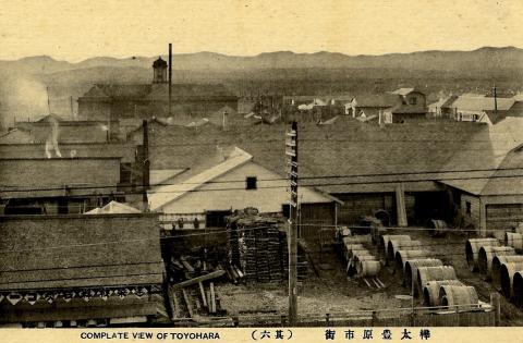 ВИД НА СУСУНАЙСКУЮ ДОЛИНУ И СКЛАДЫ, НА ВТОРОМ ПЛАНЕ УПРАВЛЕНИЕ ЖЕЛЕЗНОЙ ДОРОГИ КАРАФУТО _0.jpg