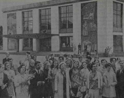 ВОСПИТАННИКИ МОСКОВСКОГО ОРДЕНА ТРУДОВОГО КРАСНОГО ЗНАМЕНИ АКАДЕМИЧЕСКОГО ХОРЕОГРАФИЧЕСКОГО УЧИЛИЩА НА САХАЛИНЕ.JPG