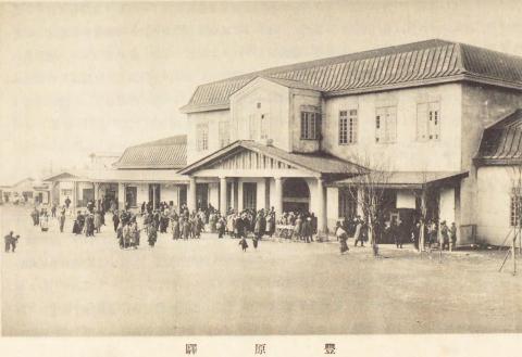 ЖЕЛЕЗНОДОРОЖНЫЙ ВОКЗАЛ (ПРИ СТРОИТЕЛЬСТВЕ НОВОГО ЗДАНИЯ ВОКЗАЛА СНЕСЁН В (1974 ГОДУ)_0.jpg