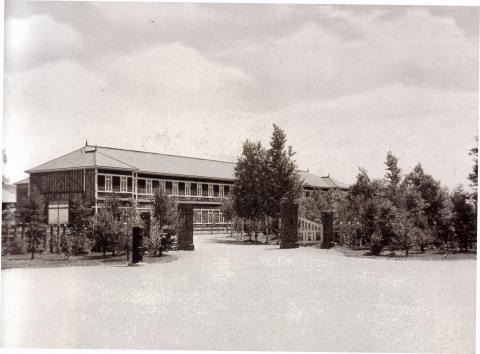 ЖЕНСКАЯ ГИМНАЗИЯ В ТОЙОХАРА .jpg