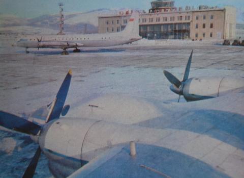 ИЛ-18 В АЭРОПОРТУ ЮЖНО-САХАЛИНСКА.JPG