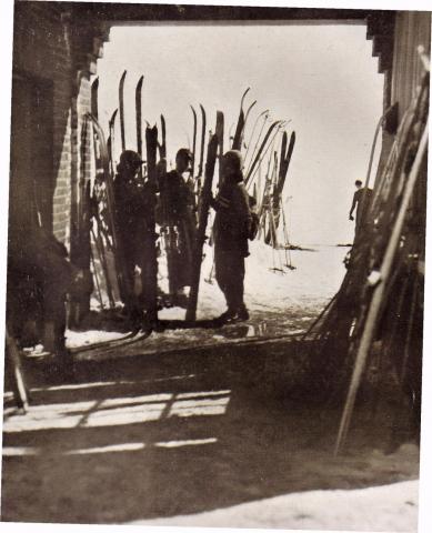 ЛЫЖНАЯ БАЗА НА ГОРЕ ВОСХОДЯЩЕГО СОЛНЦА (ГОРНЫЙ ВОЗДУХ) .jpg