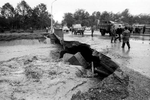 МОСТ ЧЕРЕЗ РУЧЕЙ РОГАТКУ НА ПР.МИРА.jpg