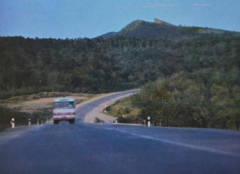 НА ДОРОГЕ У ПОСЁЛКА ВЕСТОЧКА, ВИД НА ОСТАНЕЦ ЛЯГУШКА.JPG