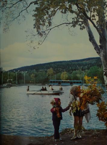 ОСЕННИЙ ЭТЮД НА ОЗЕРЕ ВЕРХНЕЕ В ГОРОДСКОМ ПАРКЕ. ФОТО Н.ЧЕРНЫШ.JPG