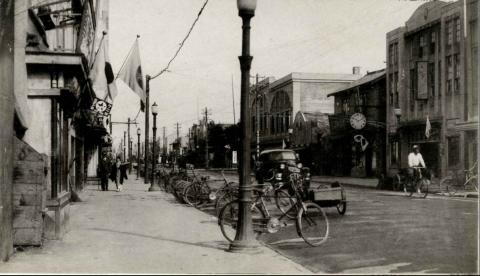 ПЕРВАЯ ЗАПАДНАЯ УЛИЦА (УЛ.ТОРГОВАЯ, КРЮКОВА)_0.jpg