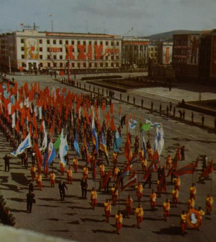 ПЕРВОМАЙСКАЯ ПРАЗДНИЧНАЯ ДЕМОНСТРАЦИЯ НА ПЛ.ЛЕНИНА. ФОТО Н.ЧЕРНЫШ.JPG