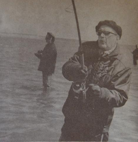 ПРЕЗИДЕНТ ФИНЛЯНДИИ УРХО КАЛЕВО КЕККОНЕН НА САХАЛИНСКОЙ РЫБАЛКЕ.ФОТО Н.ЧЕРНЫШ.JPG