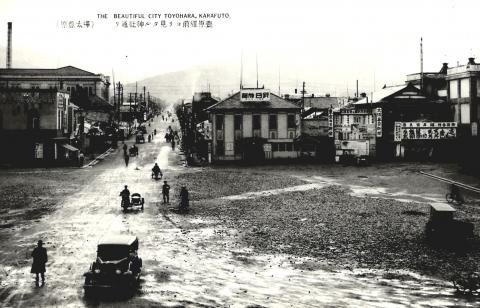 ПРИВОКЗАЛЬНАЯ ПЛОЩАДЬ И НАЧАЛО ДЗИНДЗЯ ДОРИ (ХРАМОВАЯ УЛИЦА)_0.jpg