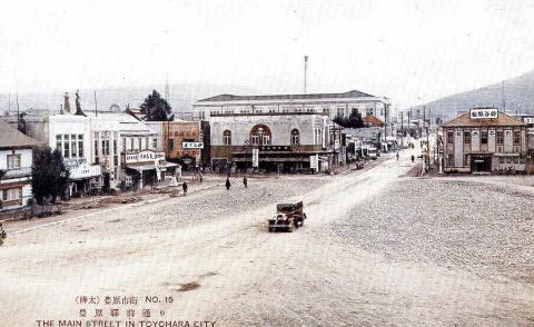 ПРИВОКЗАЛЬНАЯ ПЛОЩАДЬ С ВИДОМ НА ХРАМОВУЮ УЛИЦУ_0.jpeg