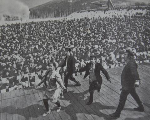 ПРОВОДЫ РУССКОЙ ЗИМЫ НА СТАДИОНЕ КОСМОС В ГОРОДСКОМ ПАРКЕ.JPG