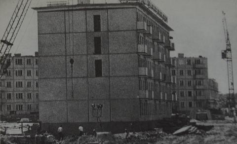 РАСТУТ НОВЫЕ ДОМА В 9-м МИКРОРАЙОНЕ.JPG