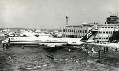 САМОЛЁТ JAPAN AIR SISTEM В АЭРОПРТУ ЮЖНО-САХАЛИНСКА.jpg