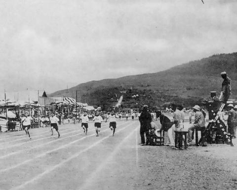 Соревнования по бегу на стадионе в парке_0.jpg