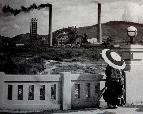 ТАМАКАВА БАСИ - МОСТ ЧЕРЕЗ РЕКУ ТАМАГАВ (РОГАТКУ) С ВИДОМ НА БУМАЖНЫЙ ЗАВОД КОМПАНИИ ОДЗИ_0.jpg