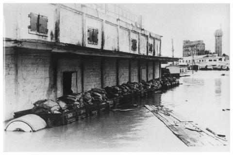 У АВТОРЕМОНТНОГО ЗАВОДА НА БУМАЖНОЙ.jpg