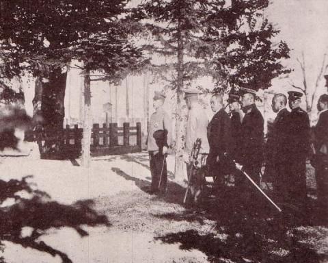 У ПАМЯТНИКА.jpeg