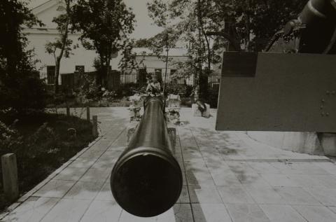 ФРАНЧЕСКО ЧИТО. ВО ДВОРЕ ГРАЕВЕДЧЕСКОГО МУЗЕЯ.JPG