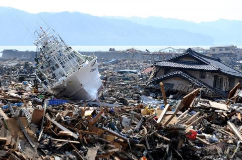 япония последствия цунами 2011.jpg