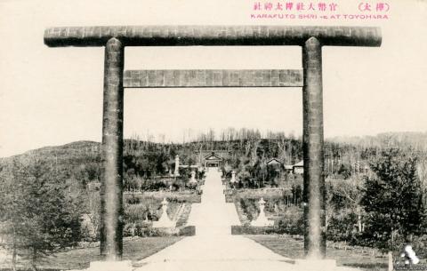 1910. ТОРИИ В ХРАМ СИНТОИСТОВ КАРАФУТО-ДЗИНДЗЯ_0.jpg