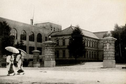 1934. ЗДАНИЕ ГУБЕРНАТОРСТВА И ЗАЛ ПРИЁМОВ (СОХРАНИЛСЯ ПО НАСТОЯЩЕЕ ВРЕМЯ)).jpg