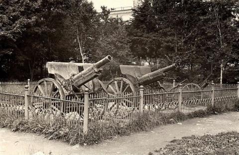 1960. ПОЛЕВЫЕ ОРУДИЯ УЗДАНИЯ КРАЕВЕДЧЕСКОГО МУЗЕЯ.jpg