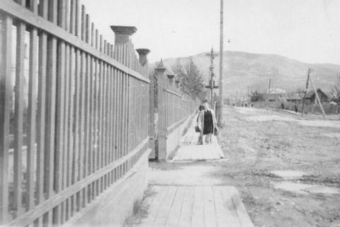 1960. УЛ.ЮЖНАЯ.ПОБЕДЫ У ШКОЛЫ №2.jpg