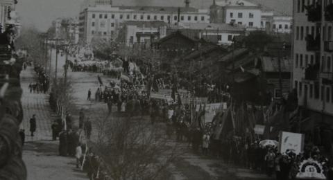 1965. ПРАЗДНИЧНАЯ ДЕМОНСТРАЦИЯ.JPG