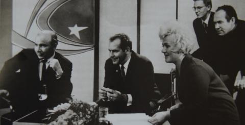 1968. КОСМОНАВТ ГЕРМАН ТИТОВ В СТУДИИ САХАЛИНСКОГО ТЕЛЕВИДЕНИЯ.JPG