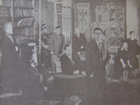 1969.САХАЛИНСКИЙ ОБЛАСТНОЙ ДРАММАТИЧЕСКИЙ ТЕАТР ИМ.А.П.ЧЕХОВА.СЦЕНА ИЗ СПЕКТАКЛЯ ФАКЕЛ.JPG