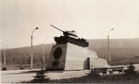 1977. ПАМЯТНИК НА ПЛОЩАДИ ПОБЕДЫ.jpg