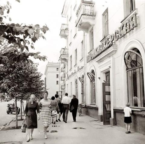 1980.ПАРИКМАХЕРСКАЯ НА УЛ.ЛЕНИНА.jpg