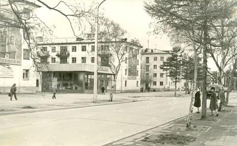 1983 ПИРОЖКОВАЯ НА КОММУНИСТИЧЕСКОМ ПРОСПЕКТЕ.jpg