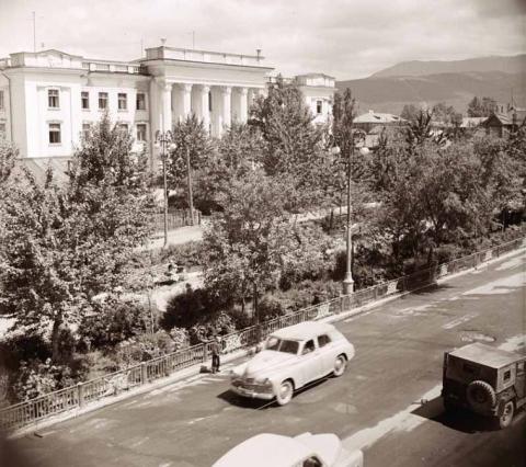 50-е. САХРЫБПРОМ НА УЛ.СТАЛИНА.jpg