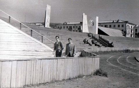 60-е.ТРИБУНЫ СТАДИОНА ДОСА.jpeg